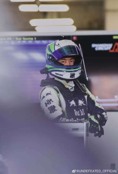 UNDEFEATED_OFFICIAL：
85 on Track丨CHINA GT 上海站试车日
重返上海国际赛车场
全新涂装破风入局
85 号全速回归
正赛见！
#UNDEFEATED官方赞助赛车手王一博# #ChinaGT中国超级跑车锦标赛# ​​​