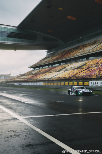 UNDEFEATED_OFFICIAL：
85 on Track丨CHINA GT 上海站试车日
重返上海国际赛车场
全新涂装破风入局
85 号全速回归
正赛见！
#UNDEFEATED官方赞助赛车手王一博# #ChinaGT中国超级跑车锦标赛# ​​​