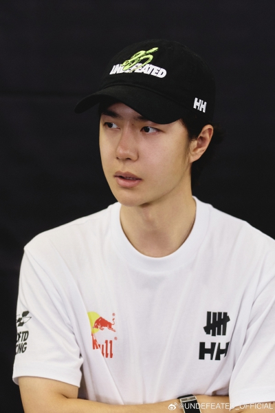 UNDEFEATED_OFFICIAL：
85 on Track丨CHINA GT 上海站试车日
重返上海国际赛车场
全新涂装破风入局
85 号全速回归
正赛见！
#UNDEFEATED官方赞助赛车手王一博# #ChinaGT中国超级跑车锦标赛# ​​​