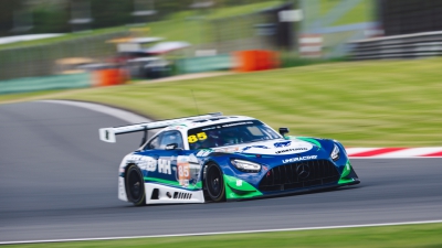 YIBO-OFFICIAL：
#85RACING#
「比赛日 DAY 1」
适应天气变数，控车稳住速度，
排位赛结束，稍后正赛见！@王一博·YIBO ​​​