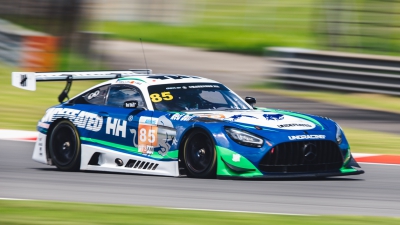 YIBO-OFFICIAL：
#85RACING#
「比赛日 DAY 1」
适应天气变数，控车稳住速度，
排位赛结束，稍后正赛见！@王一博·YIBO ​​​