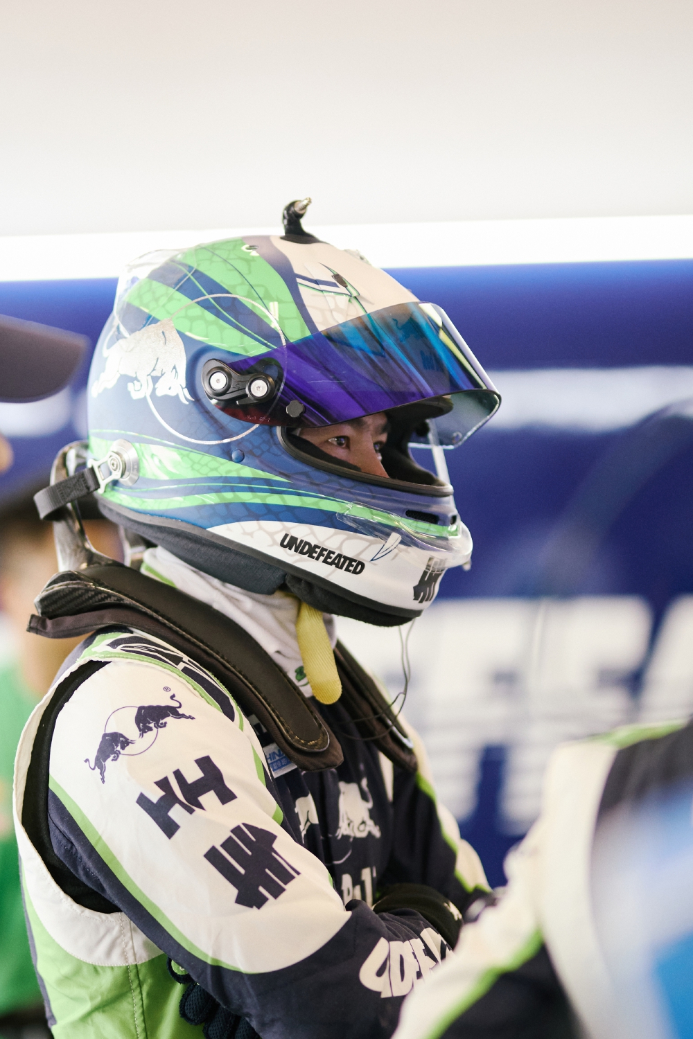 YIBO-OFFICIAL：
#85RACING#
「比赛日 DAY 1」
适应天气变数，控车稳住速度，
排位赛结束，稍后正赛见！@王一博·YIBO ​​​