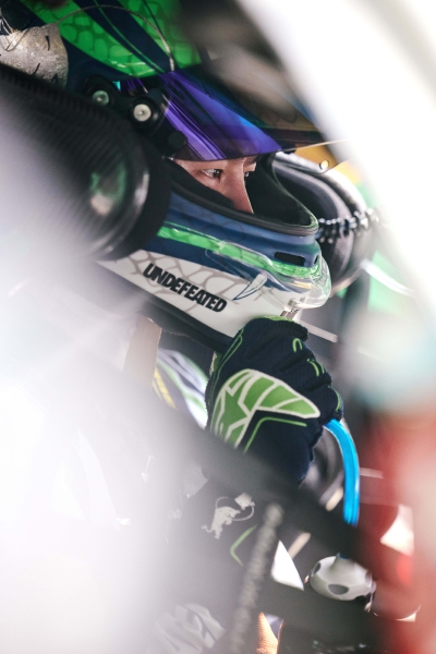 YIBO-OFFICIAL：
#85RACING#
「比赛日 DAY 1」
适应天气变数，控车稳住速度，
排位赛结束，稍后正赛见！@王一博·YIBO ​​​