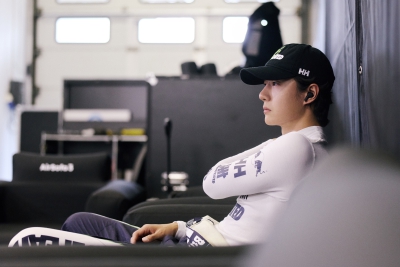 YIBO-OFFICIAL：
#85RACING#
「比赛日 DAY 1」
适应天气变数，控车稳住速度，
排位赛结束，稍后正赛见！@王一博·YIBO ​​​