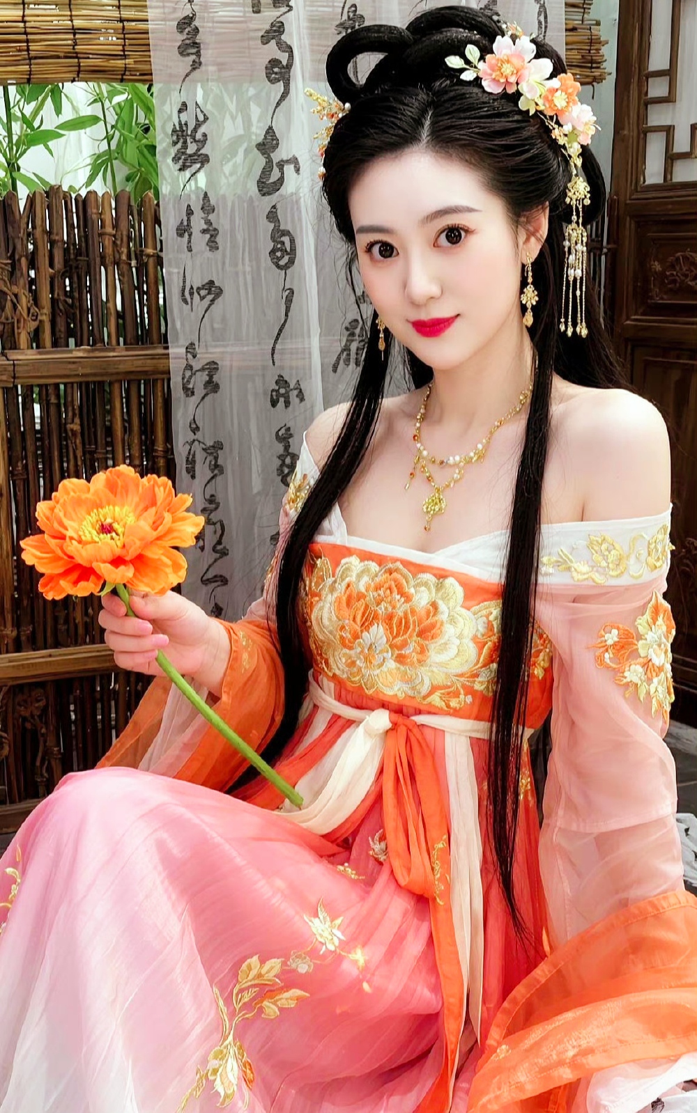  ‌羽衣常带烟霞色，不惹人间桃李花。