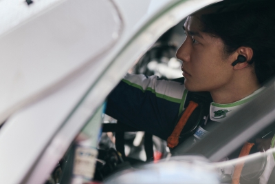 YIBO-OFFICIAL：
#85RACING# 
「比赛日 DAY 2」
赛道局势瞬息万变，多车缠斗连续超越，积攒经验，修整蓄力，下个赛场见！@王一博·YIBO ​​​