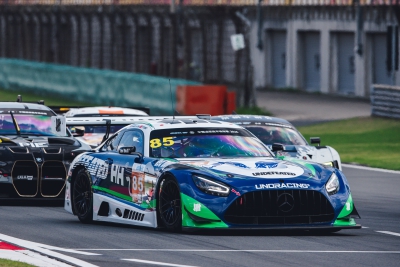 YIBO-OFFICIAL：
#85RACING# 
「比赛日 DAY 2」
赛道局势瞬息万变，多车缠斗连续超越，积攒经验，修整蓄力，下个赛场见！@王一博·YIBO ​​​