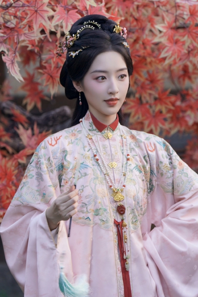 花开锦绣 邓恩熙∣傅庭芸