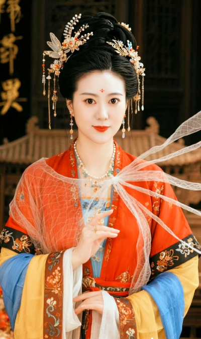秋山抱奇姿，不肯事妩媚。
犹夫尘外士，飘然有仙气。
