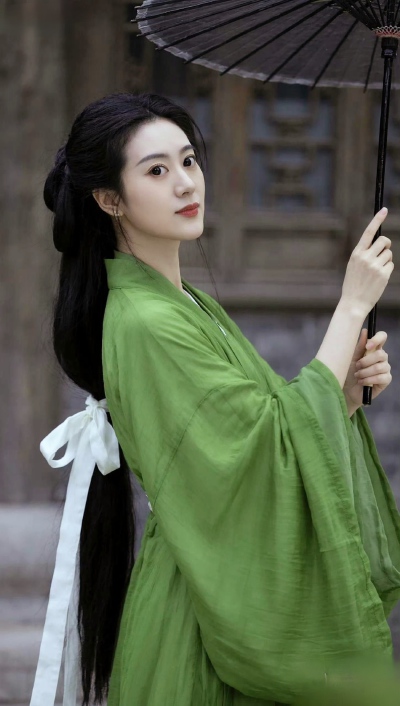 此女只应天上有，奈何花落至人间！