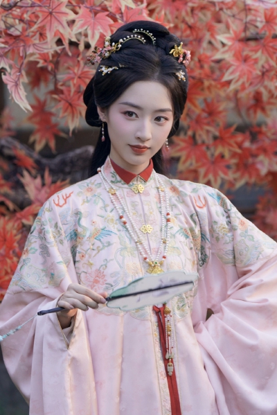 花开锦绣 邓恩熙∣傅庭芸