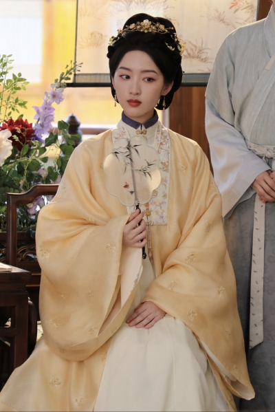 花开锦绣 邓恩熙∣傅庭芸