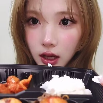 是对食物很认真的类型呢