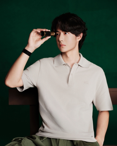 YIBO-OFFICIAL：
以玉为媒，东方气韵，温润自显。在岁月里扎根，在传承中创新，与@王一博·YIBO 一同见证更多「灵」感焕新！ ​​​