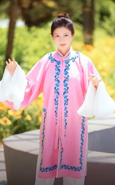 斓曦