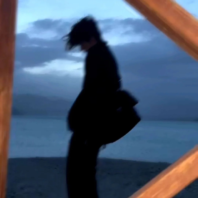 头像丨男头 夜晚太感性差点昏头说想你
