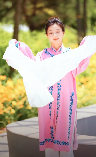 斓曦