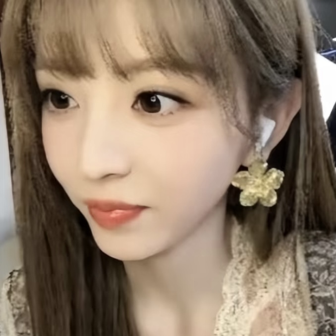 略显呆萌