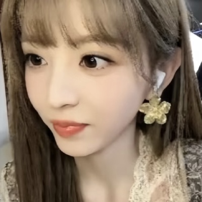 略显呆萌