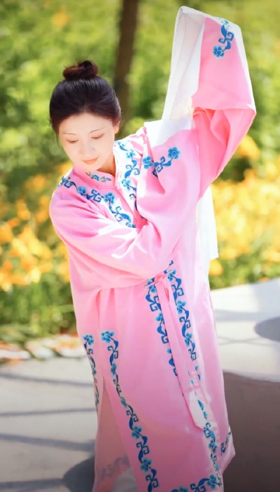 斓曦
