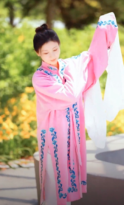 斓曦