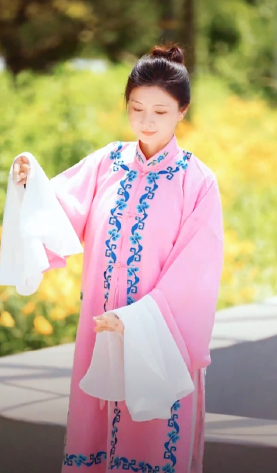 斓曦
