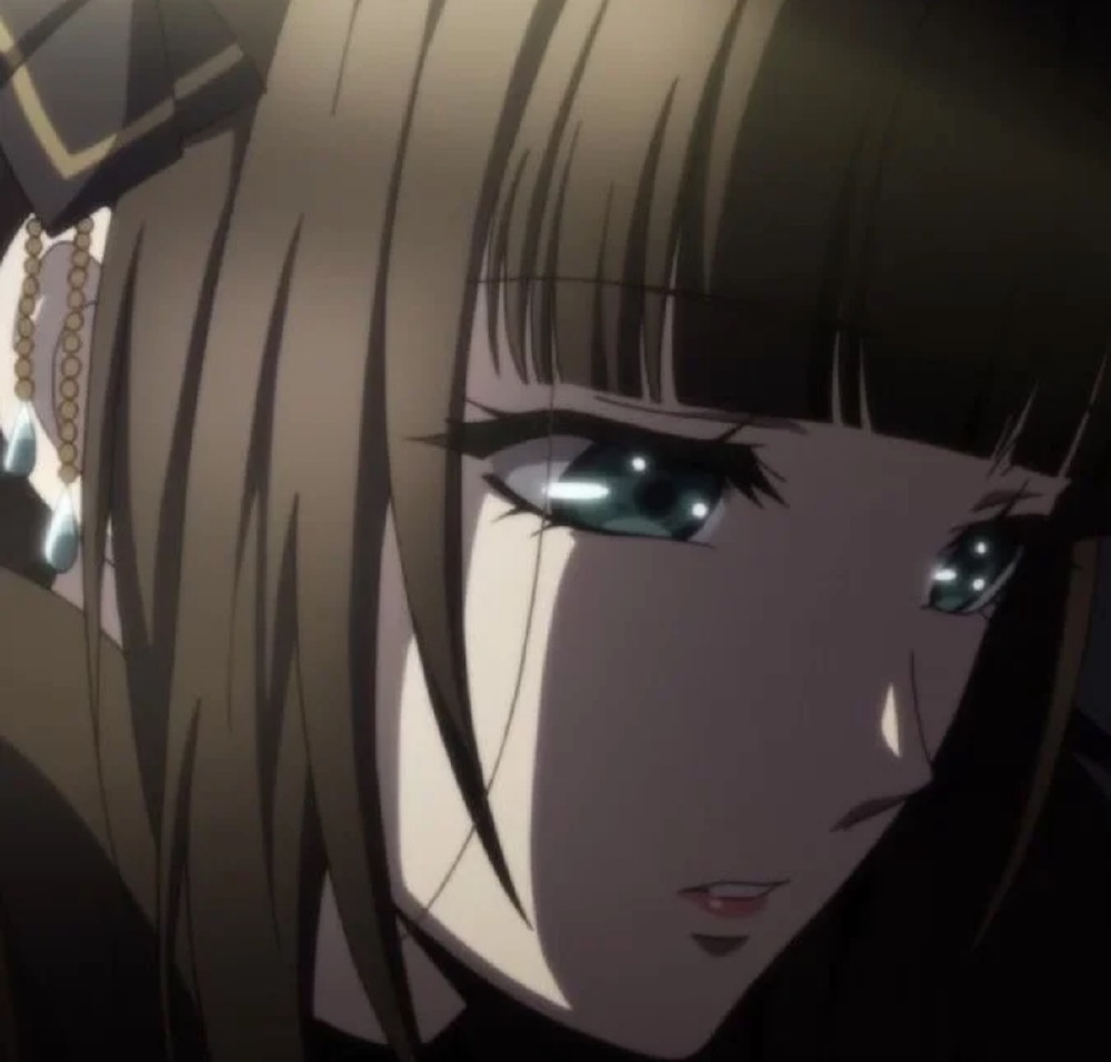 女