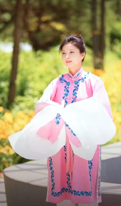斓曦