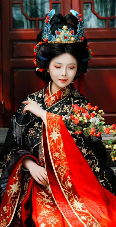赏花归去马如飞，去马如飞酒力微；酒力微醒时已暮，醒时已暮赏花归。
