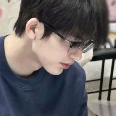 顺毛戴眼镜真的特别帅
记得单收，单收=单图收藏