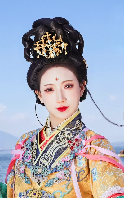 赏花归去马如飞，去马如飞酒力微；酒力微醒时已暮，醒时已暮赏花归。
