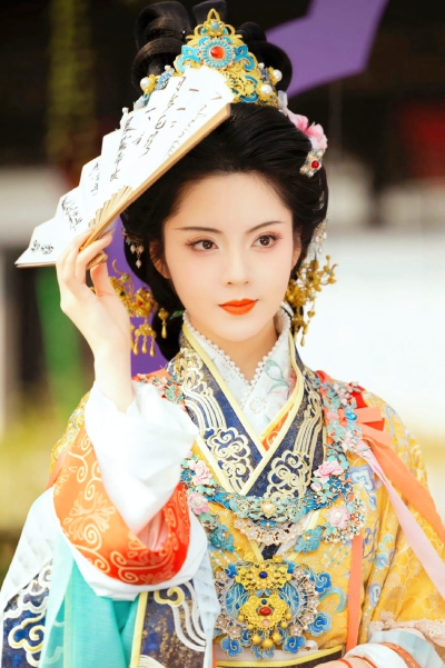 赏花归去马如飞，去马如飞酒力微；酒力微醒时已暮，醒时已暮赏花归。
