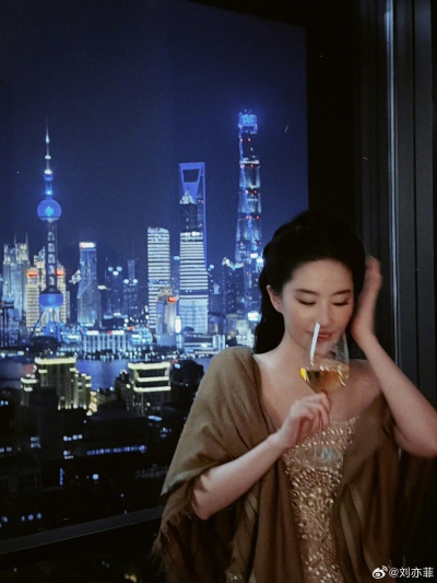 刘亦菲宝格丽全球品牌代言人
宝格丽在上海举办高级珠宝晚宴及KALEIDOS万花绮镜特展2026.9.7