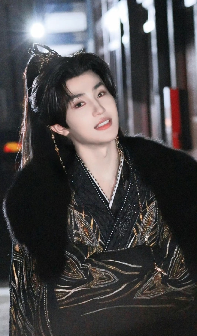 张翅