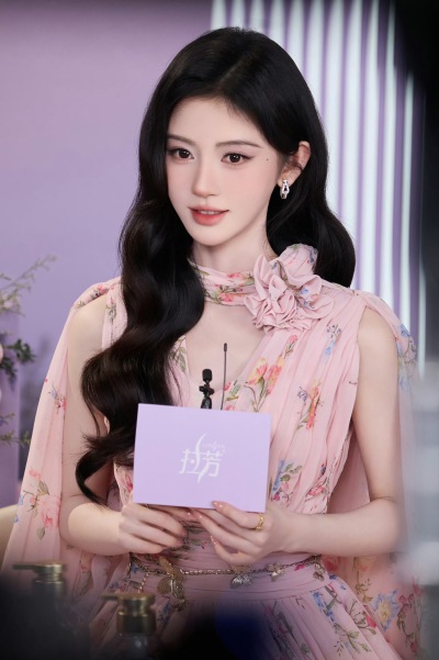 鞠婧祎