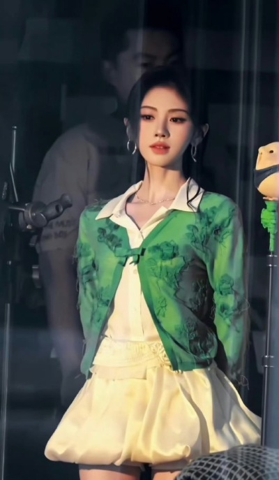 鞠婧祎
