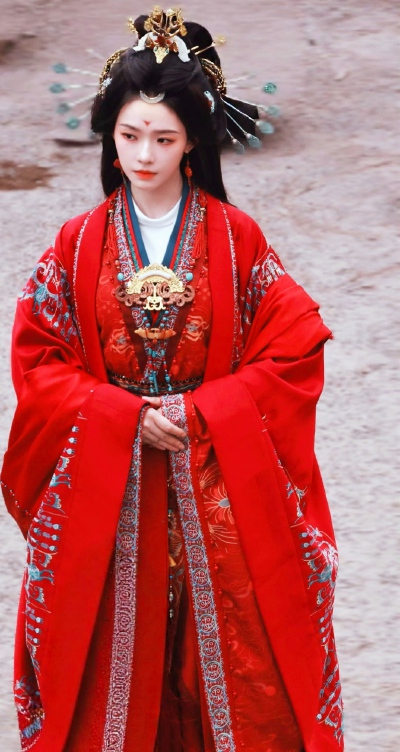 林允