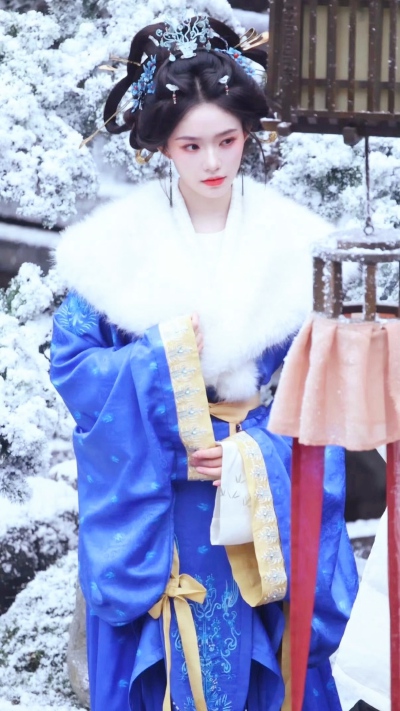 林允