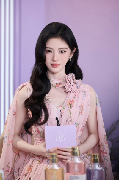 鞠婧祎