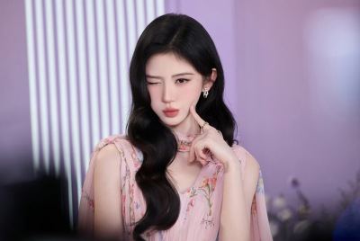 鞠婧祎