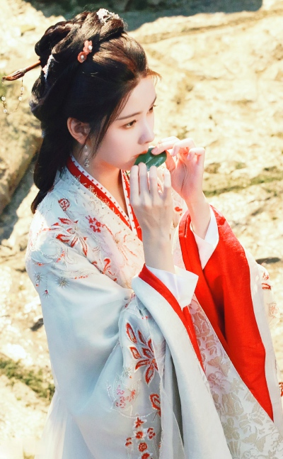 陈都灵