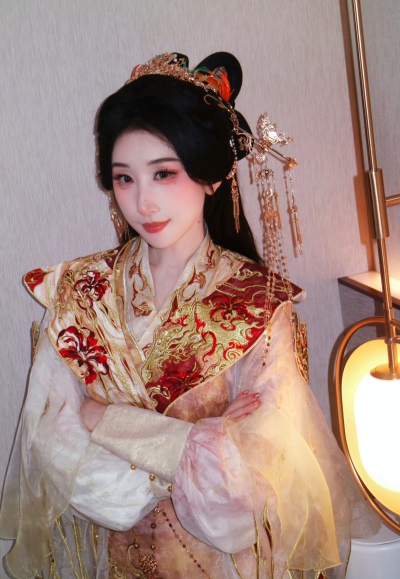 邓寓君