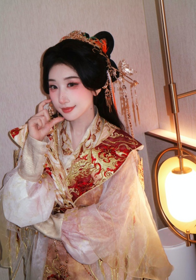 邓寓君