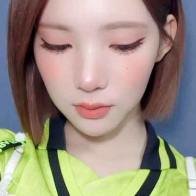 爱吃人类的苹果女孩