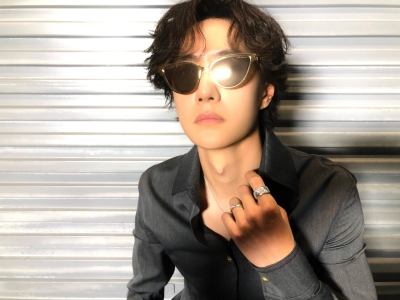 YIBO-OFFICIAL：
#王一博出道十二周年快乐#
12周年当然要看12连拍！
@王一博·YIBO 出道十二周年快乐！✿