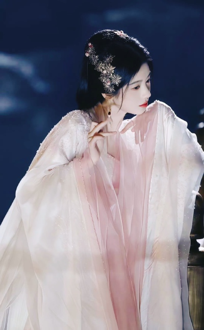 鞠婧祎