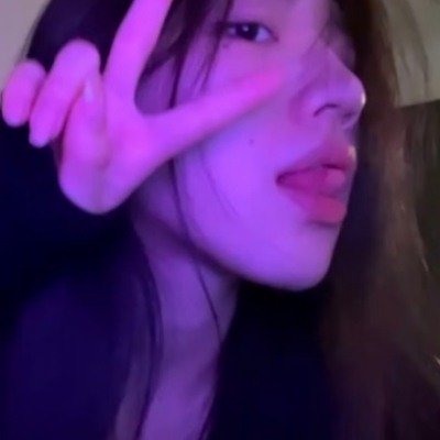 第一次跟女孩聊天脸羞羞 第二次和女孩聊天扭捏捏 第三次和女孩聊天掏心心