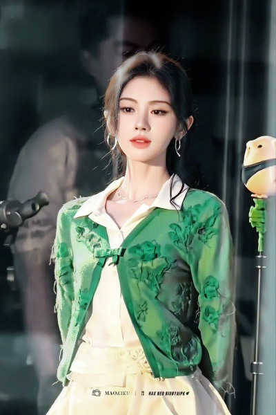 鞠婧祎