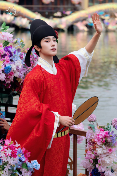 张翅