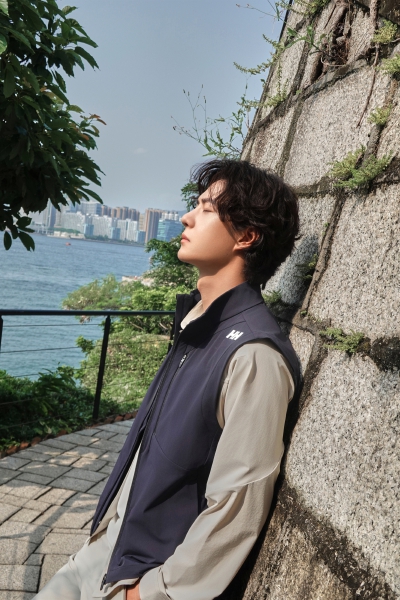 YIBO-OFFICIAL：
#王一博HH全球品牌代言人#
维港风起向远而行，扬帆竞速迎浪起航。HELLY HANSEN全球品牌代言人@王一博·YIBO 今日亮相「航海正当时」活动现场，只要想出发，航海正当时！
#王一博HH航海正当时#​​​